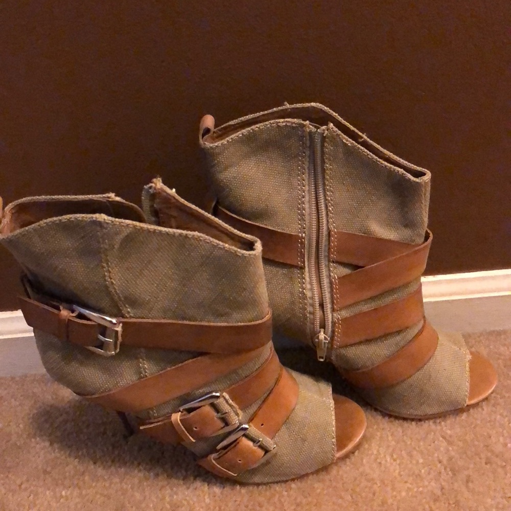 Canvas/leather booties